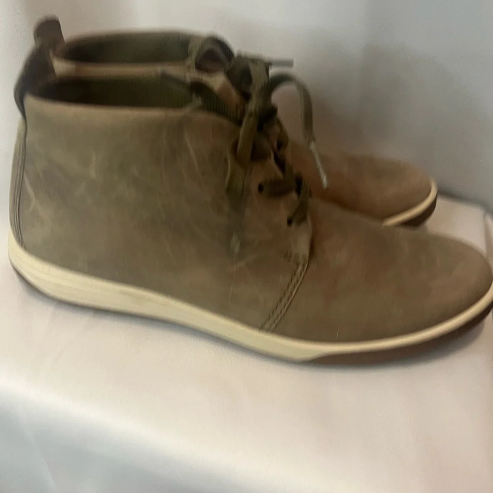 ECCO Chase Ii Water-Repellent Chukka Boot gray